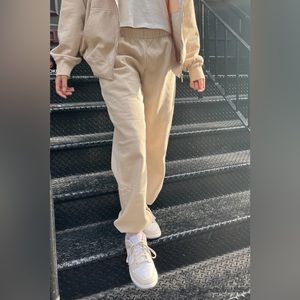 Brandy Melville Rosa Sweatpants